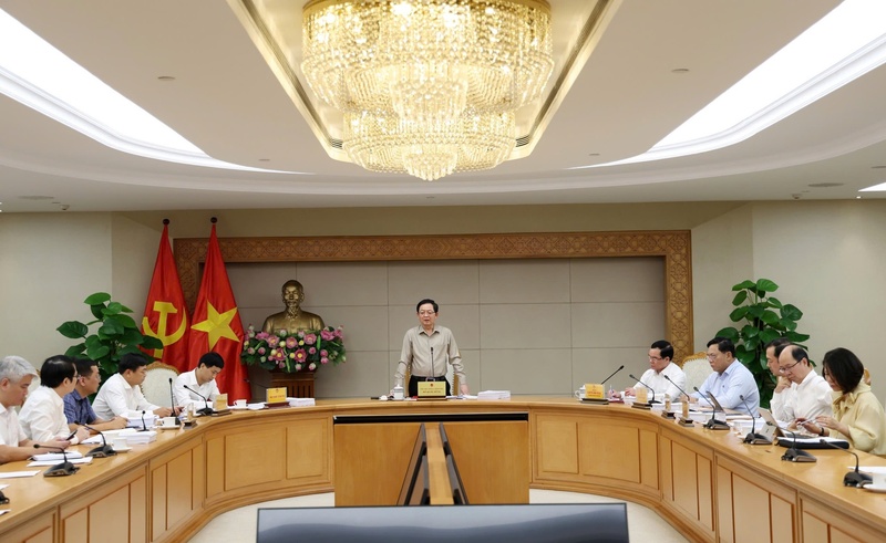 Phó Thủ tướng yêu cầu các bộ phải rà soát kỹ, bảo đảm công khai, minh bạch, "dứt khoát không được cắt chỗ này mà ghép vào chỗ khác" - Ảnh: VGP/Gia Huy