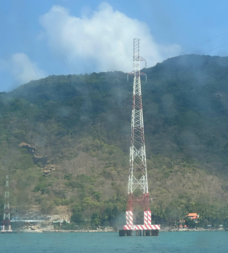 Đường dây đấu nối vào Trạm biến áp 110kV Lại Sơn. Ảnh: Đức Thắng