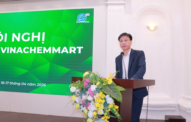 Ông Nguyễn Văn Luyện, Phó Tổng Giám đốc Tập đoàn Hóa chất Việt Nam phát biểu tại hội nghị. Ảnh: Vinachem