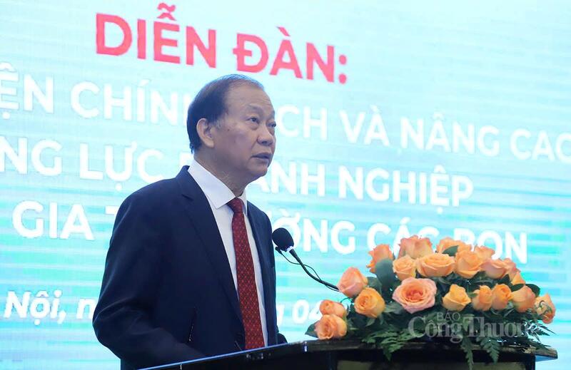 Ông Hoàng Quang Phòng phát biểu tại diễn đàn. Ảnh: NH