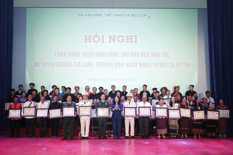 Bộ Văn hóa, Thể thao và Du lịch khen thưởng 4 tập thể và 66 cá nhân có nhiều đóng góp trong việc gìn giữ và phát huy bản sắc văn hóa truyền thống.