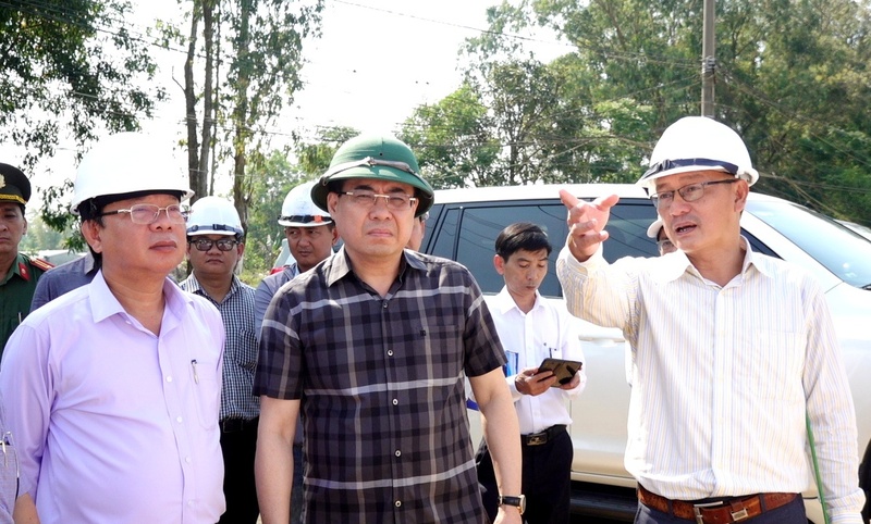 Tỉnh Quảng Ngãi đang cố gắng để bằng mọi cách tháo gỡ điểm nghẽn giải phóng mặt bằng. Ảnh: Tuệ Lâm