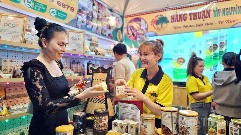 Sự kiện là nơi doanh nghiệp có thể trực tiếp giới thiệu sản phẩm, kết nối đối tác, còn người tiêu dùng và du khách được trải nghiệm. Ảnh minh hoạ