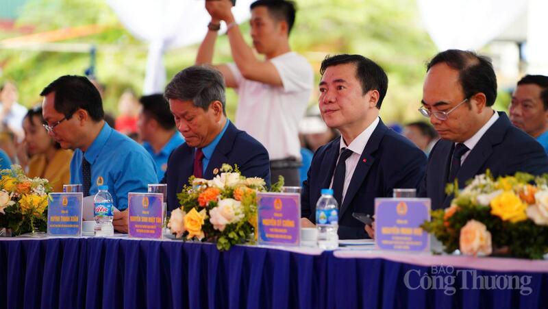 Thứ trưởng Bộ Công Thương Nguyễn Sinh Nhật Tân tham dự Lễ phát động Tháng Công nhân, Tháng hành động về An toàn, vệ sinh lao động năm 2026. Ảnh: Thái Mạnh