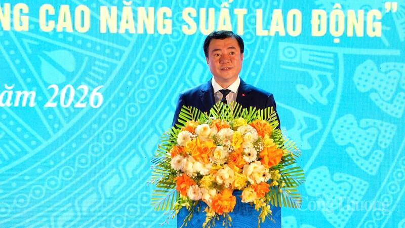 Thứ trưởng Bộ Công Thương Nguyễn Sinh Nhật Tân phát biểu tại Lễ phát động Tháng Công nhân, Tháng hành động về An toàn, vệ sinh lao động năm 2026. Ảnh: Thái Mạnh