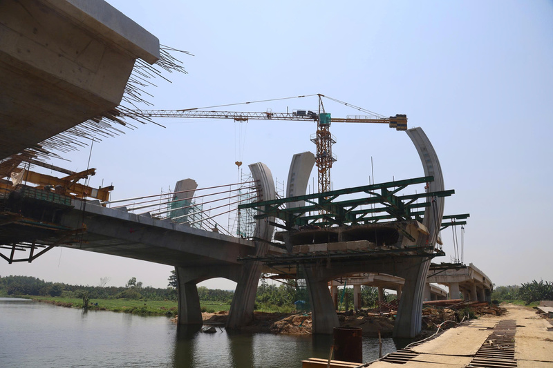 Nhiều dự án, công trình trọng điểm trên địa bàn tỉnh Quảng Ngãi bị chấm tiến độ, do vướng công tác giải phóng mặt bằng. Ảnh: Nguyễn Dương