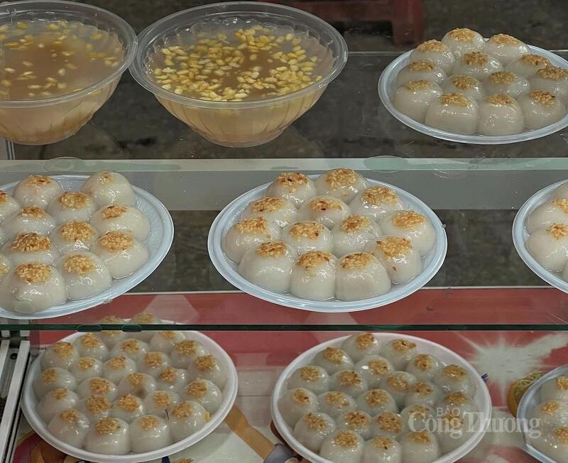 Bánh trôi, bánh chay truyền thống được làm sẵn phục vụ nhu cầu người mua muốn nhanh, tiện lợi.