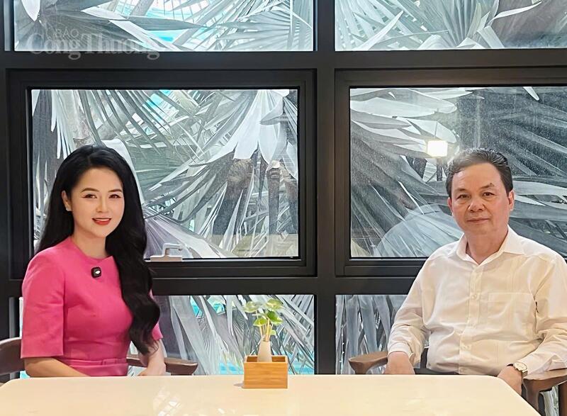 GS.TS Hoàng Văn Cường chia sẻ với phóng viên Báo Công Thương về các động lực thúc đẩy tăng trưởng kinh tế Việt Nam trong giai đoạn mới. Ảnh: Trường Giang.