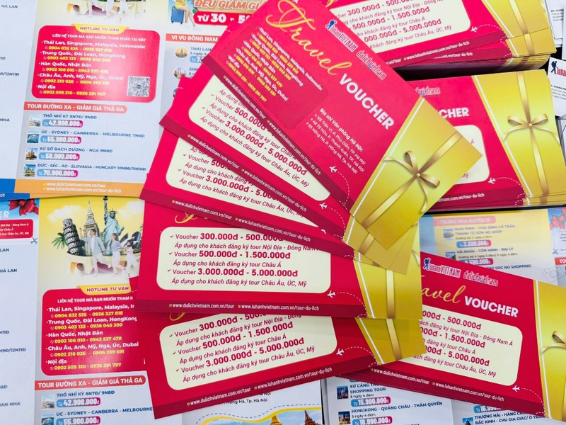 Các đơn vị cung cấp dịch vụ du lịch tranh thủ sức nóng của thị trường để tung ra hàng loạt chương trình khuyến mãi hấp dẫn. Ảnh: Mai Linh