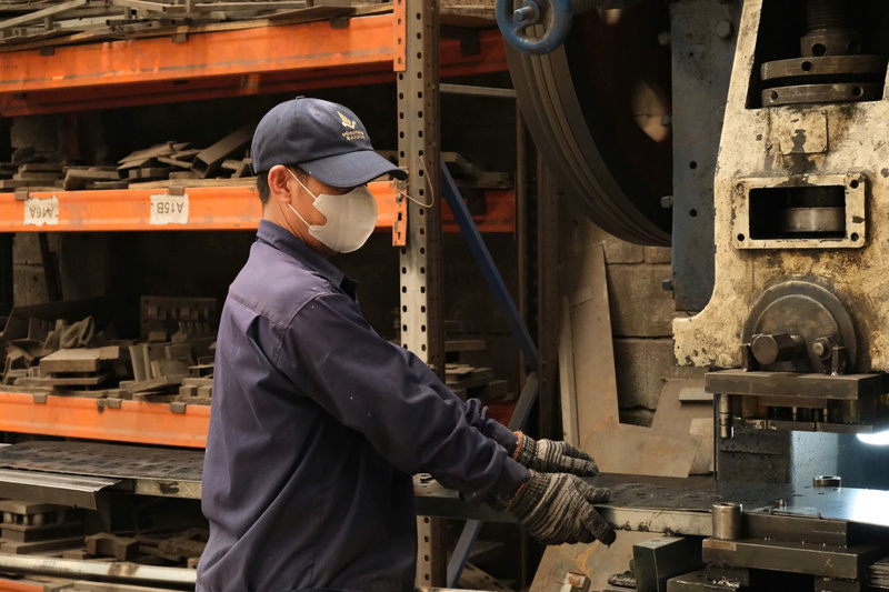 Nhiều doanh nghiệp tuyển dụng hiện nay ưu tiên những ứng viên có khả năng sử dụng công nghệ và tư duy linh hoạt. Ảnh: Công ty TNHH Thương mại - Sản xuất - Xây dựng Vương Nam.