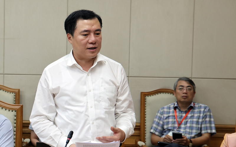 Thứ trưởng Bộ Công Thương Nguyễn Sinh Nhật Tân báo cáo tại buổi làm việc. Ảnh: VGP/Phương Nguyên