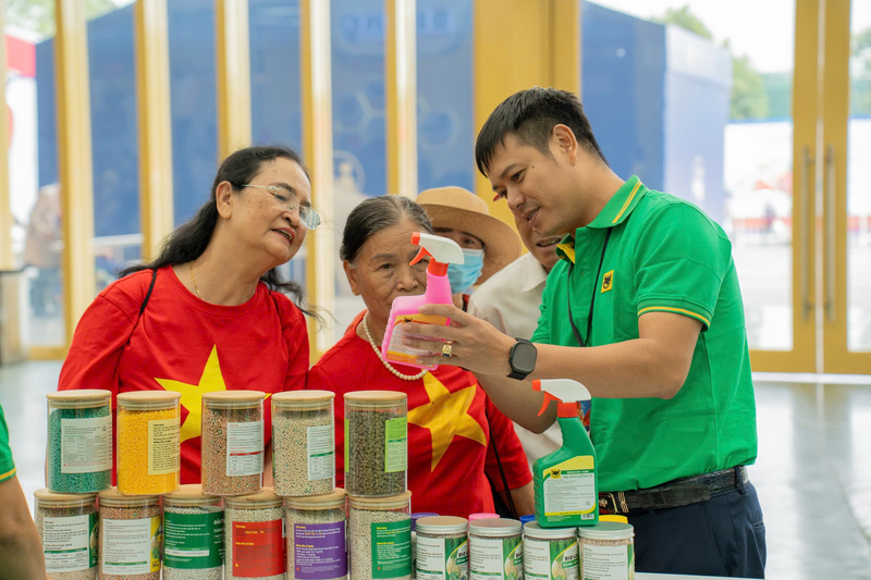 Bình Điền triển khai nhiều chương trình đồng hành cùng nông dân như tập huấn kỹ thuật, chuyển giao quy trình canh tác bền vững, hướng dẫn sử dụng phân bón hiệu quả