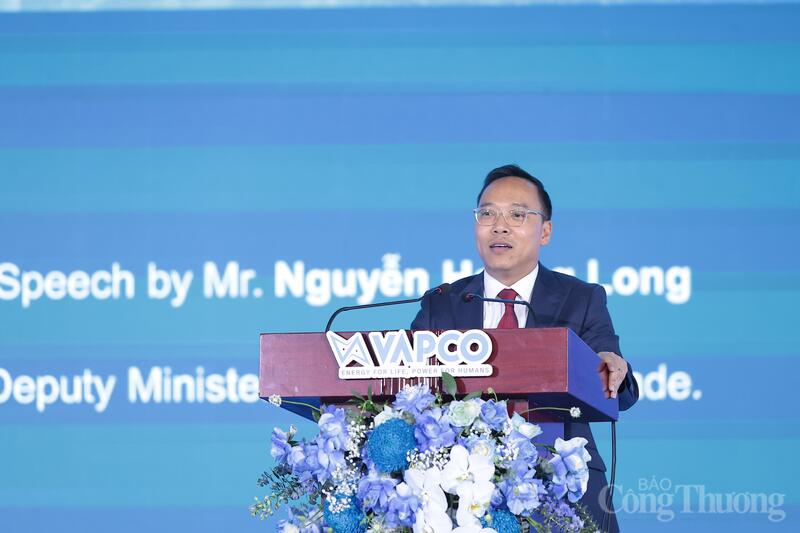 Thứ trưởng Bộ Công Thương Nguyễn Hoàng Long phát biểu tại lễ khánh thành. Ảnh: Trọng Tùng