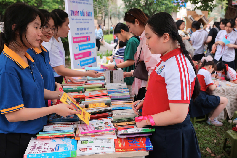 Chương trình việc giới thiệu các ấn phẩm và giá trị của tri thức tới công chúng. Ảnh: Minh Hiếu