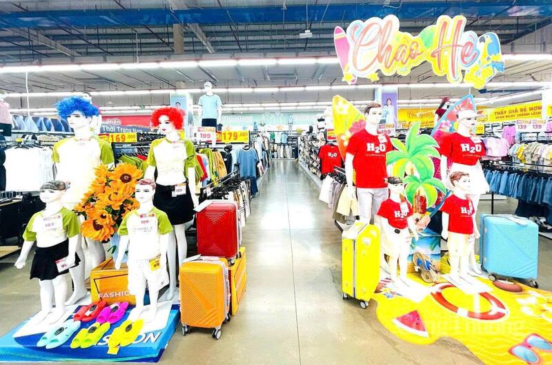 Các sản phẩm hè lên kệ với thiết kế trẻ trung.