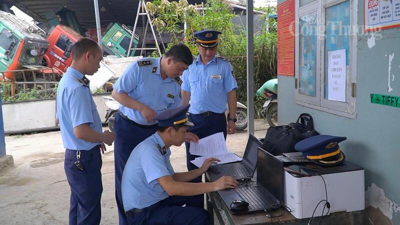 Chi cục Quản lý thị trường tỉnh Cao Bằng chủ động kiểm tra, giám sát cơ sở kinh doanh xăng dầu trên địa bàn tỉnh. (Ảnh: Lê Hà)