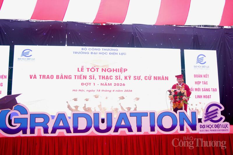 PGS.TS Đinh Văn Châu - Hiệu trưởng Trường Đại học Điện lực phát biểu.