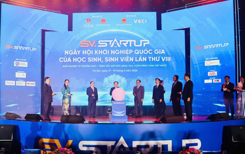 Phó Thủ tướng Lê Tiến Châu và các lãnh đạo thực hiện nghi thức kích hoạt hạt giống khởi nghiệp, đổi mới sáng tạo. Ảnh: VGP