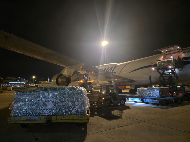 Máy bay do Tập đoàn Lulu thuê riêng để vận chuyển hàng hóa của các doanh nghiệp Việt Nam sang Dubai