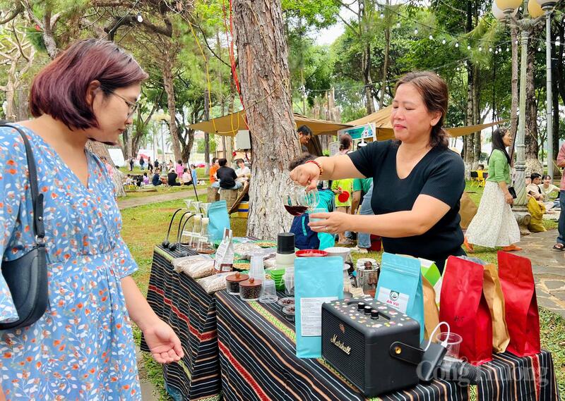 “Phiên cuối tuần Cà phê & Văn hóa Gia Lai” còn mở ra không gian kết nối giữa sản xuất, chế biến và trải nghiệm. Ảnh: Hiền Mai