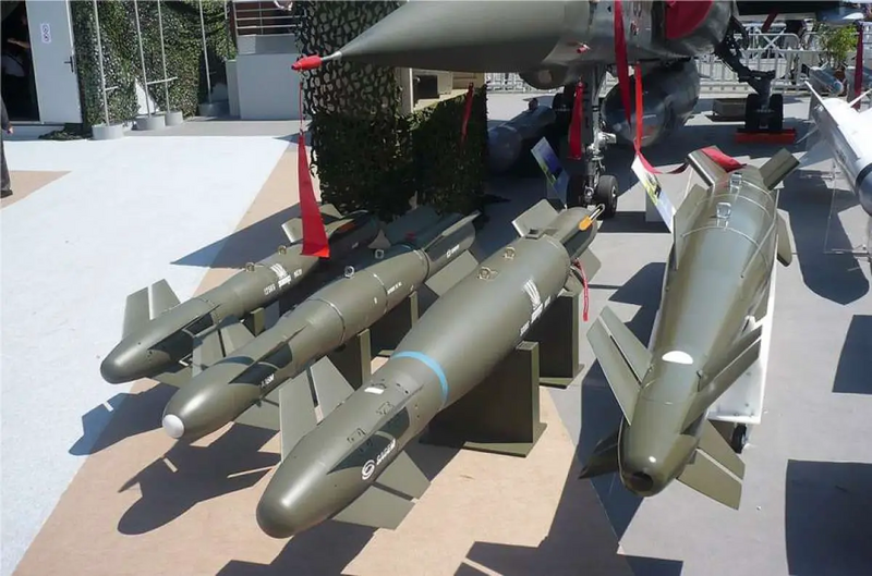 Bom tầm xa AASM Hammer nổi bật với khả năng tấn công ngoài vùng nguy hiểm. Ảnh: Army Recognition