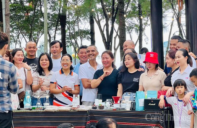 Đây là dịp thuận lợi để các doanh nghiệp quảng bá thương hiệu cà phê đặc sản Gia Lai đến gần hơn với người tiêu dùng và du khách. Ảnh: Hiền Mai