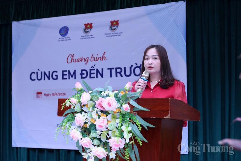 Bà Trần Thị Thanh, Hiệu trưởng Trường Phổ thông Dân tộc bán trú THCS Pả Vi. Ảnh: Quỳnh Trang
