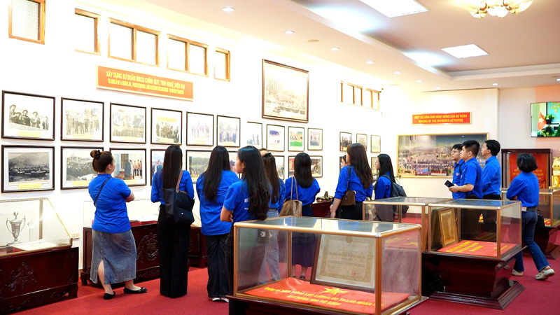 Đây là cơ hội để mỗi Đoàn viên Thanh niên tìm hiểu về lịch sử hình thành và phát triển của Sư đoàn 308 qua các tư liệu hình ảnh và hiện vật đắt giá.