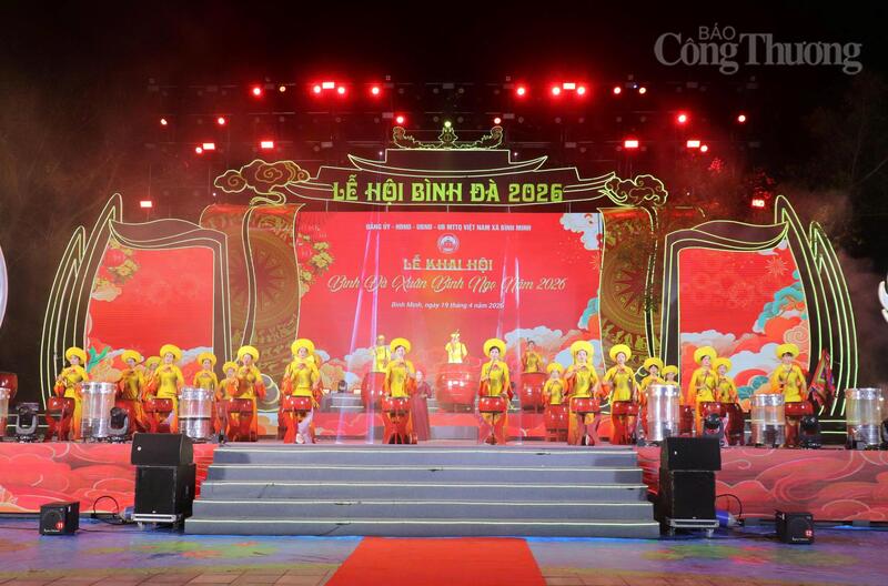 Lễ khai mạc Lễ hội Bình Đà 2026 thu hút đông đảo đại biểu, nhân dân và du khách thập phương tham dự. (Ảnh: Lê Hà)