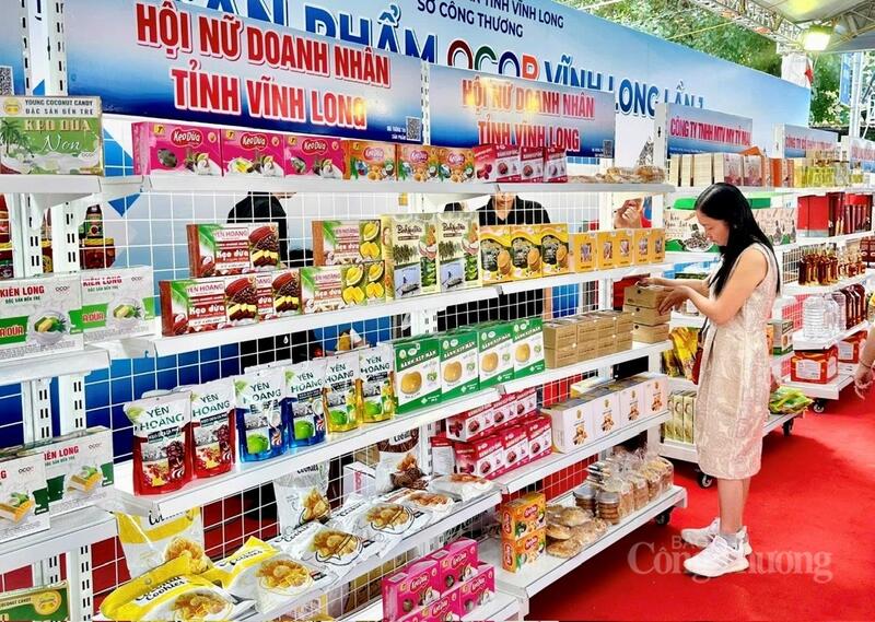 Không gian trưng bày được thiết kế theo hướng hiện đại, khoa học.