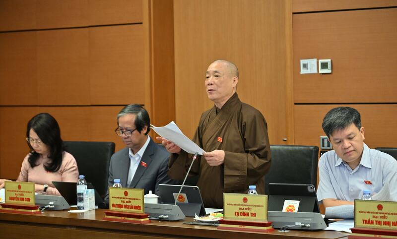 Đại biểu Hòa thượng Thích Bảo Nghiêm (đoàn Hà Nội) đề nghị cần bổ sung cơ chế hậu kiểm trong đề xuất miễn giảm thuế nhằm thu hút đầu tư vào công nghiệp văn hóa.