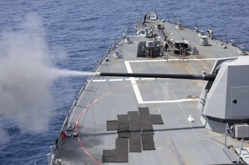 Tàu khu trục mang tên lửa dẫn đường USS Spruance của Hải quân Mỹ. Ảnh: Mass Communication Specialist 2nd Class Jordan Steis