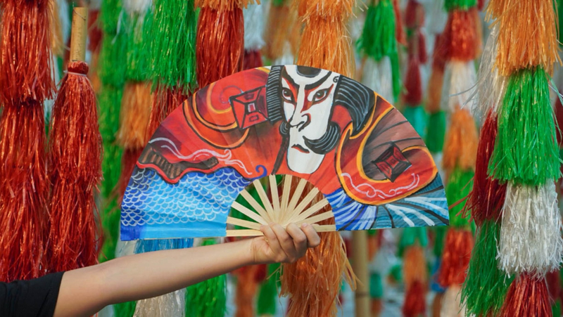 Người trẻ đưa di sản vào cuộc sống qua những câu chuyện và sáng tạo. Ảnh: N.H