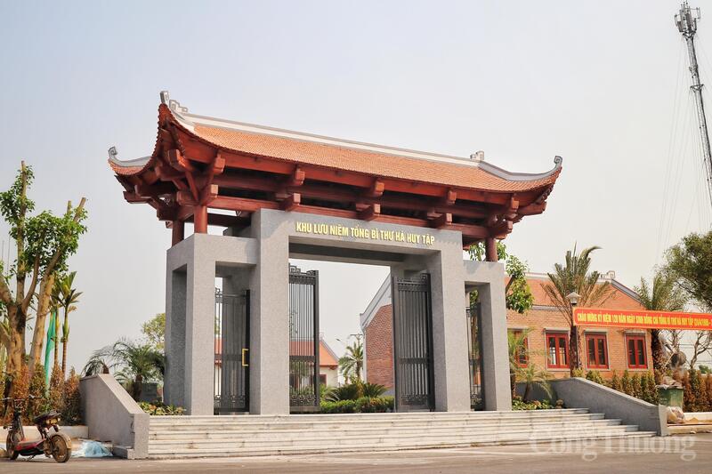 Theo ghi nhận của phóng viên Báo Công Thương, sau hơn 5 tháng thi công, tỉnh Hà Tĩnh đã hoàn thành các hạng mục chính của dự án tu bổ, tôn tạo quần thể Khu di tích cố Tổng Bí thư Hà Huy Tập, sẵn sàng cho các hoạt động kỷ niệm 120 năm Ngày sinh của cố Tổng Bí thư Hà Huy Tập (24/4/1906 - 24/4/2026).