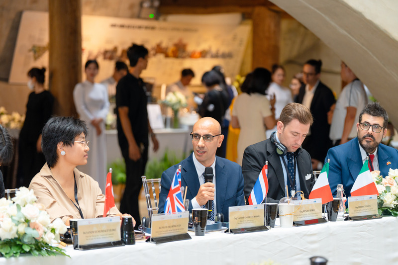 Ông Renzo Moro, Trưởng bộ phận Nông nghiệp, Đại diện Đại sứ quán Ý tại Việt Nam nhận định cà phê.