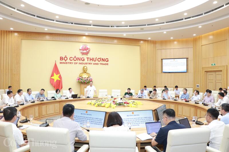 Cuộc họp được tổ chức nhằm đánh giá một cách toàn diện tình hình triển khai Nghị quyết số 328/NQ-CP, qua đó rà soát tiến độ thực hiện các mục tiêu, nhiệm vụ trọng tâm về bảo đảm an ninh năng lượng quốc gia.