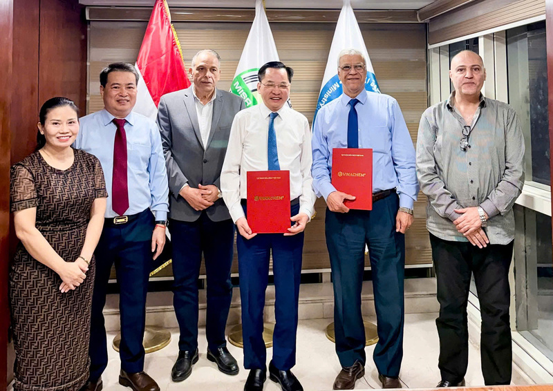 Tập đoàn Hóa chất Việt Nam ký Biên bản ghi nhớ (MOU) với Misr Phosphate - doanh nghiệp nhà nước lớn nhất Ai Cập trong lĩnh vực khai thác và xuất khẩu quặng phốt phát.