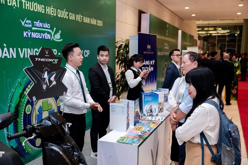 Vinhomes và VinFast (Vingroup) được vinh danh là Thương hiệu – Sản phẩm quốc gia Việt Nam trong lĩnh vực phát triển bất động sản và sản xuất ô tô - xe máy điện (Ảnh minh hoạ)