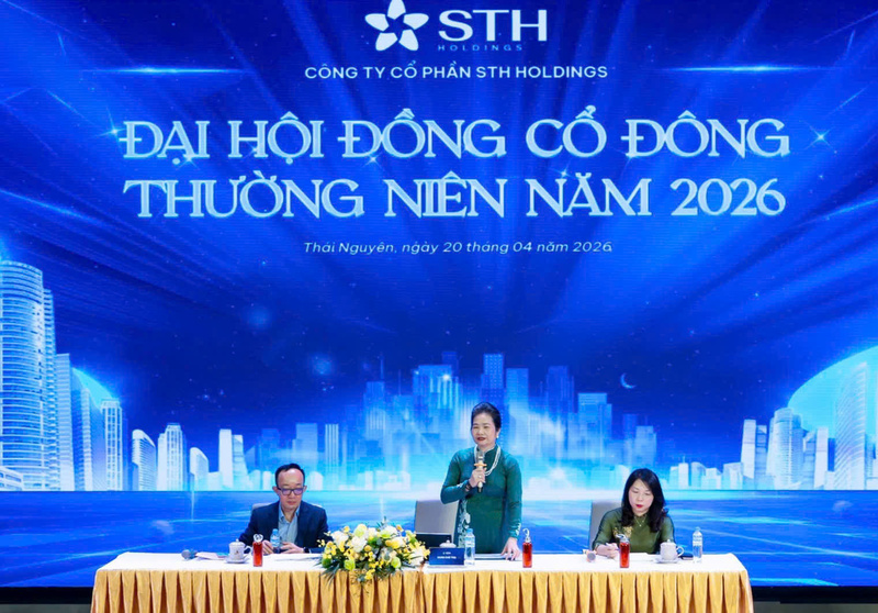 Đoàn chủ tịch điều hành đại hội.