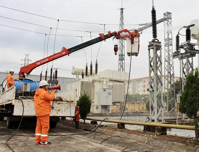 UBND tỉnh Thái Nguyên yêu cầu các cơ quan, đơn vị tăng cường phối hợp trong quá trình tiếp nhận và giải quyết hồ sơ, thủ tục của các dự án điện theo cơ chế “luồng xanh 60%". Ảnh: T.H