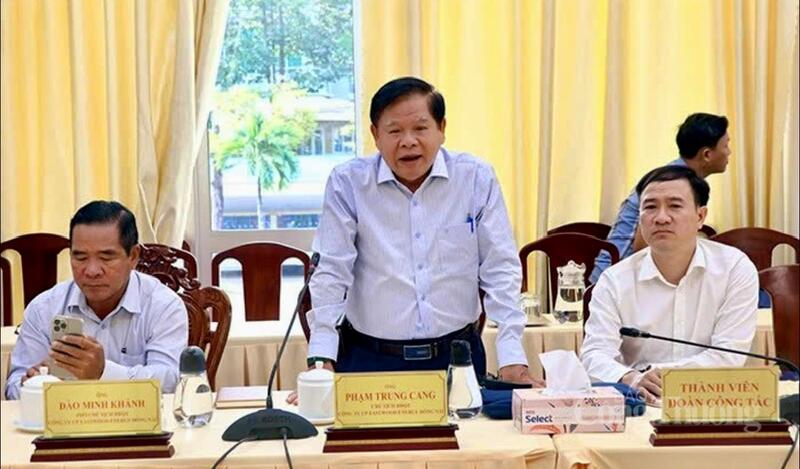 Ông Phạm Trung Can, Chủ tịch HĐQT Công ty CP Eastwood Energy Đồng Nai, báo cáo đề xuất dự án tại buổi làm việc.