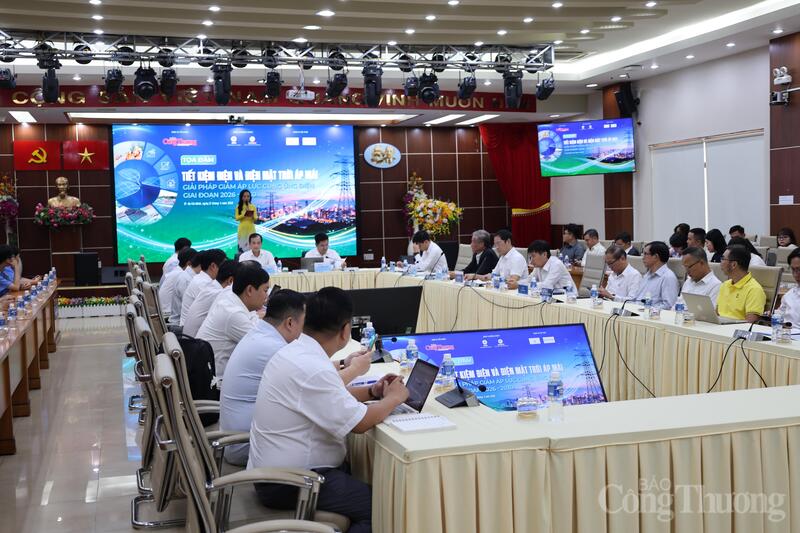 Quang cảnh tọa đàm.