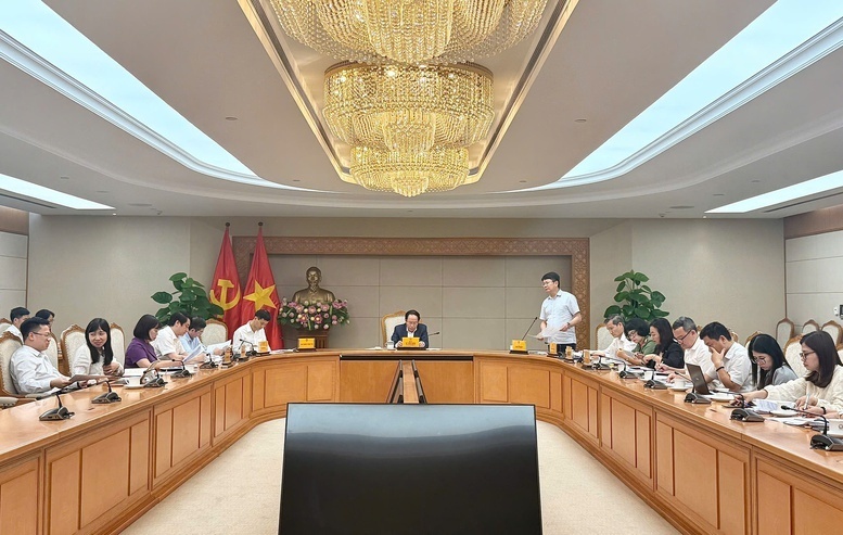 Phó Thủ tướng Lê Tiến Châu khẳng định rà soát hệ thống văn bản quy phạm pháp luật (VBQPPL) là công việc hệ trọng, cần được tiến hành khẩn trương, nghiêm túc - Ảnh: VGP/Thu Sa