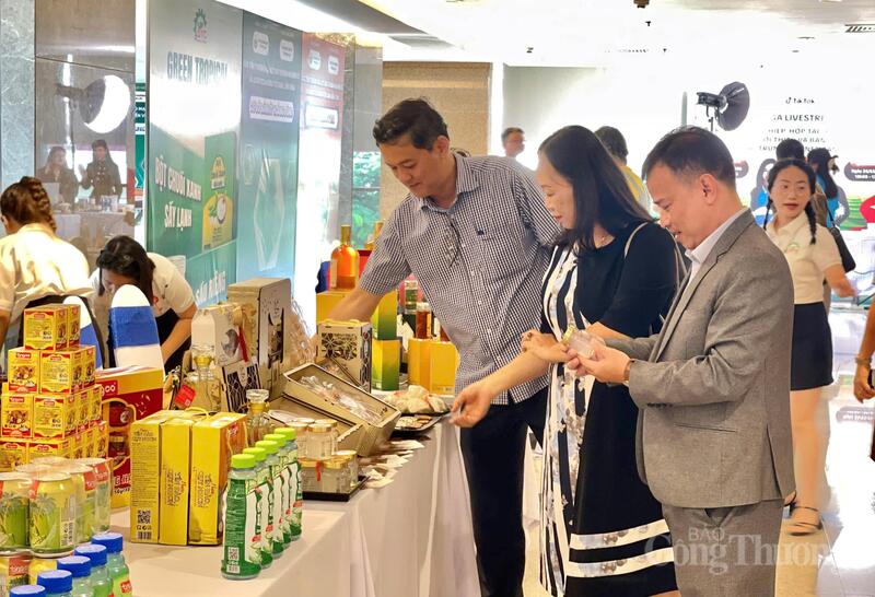 Nhiều cơ sở chế biến cà phê, mật ong, mắc ca trên địa bàn đã đưa sản phẩm lên các sàn thương mại điện tử, kết hợp bán hàng qua mạng xã hội và đạt nhiều thành công nhất định.