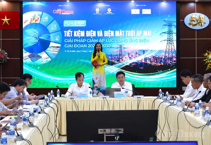 Các diễn giả tham dự tọa đàm.