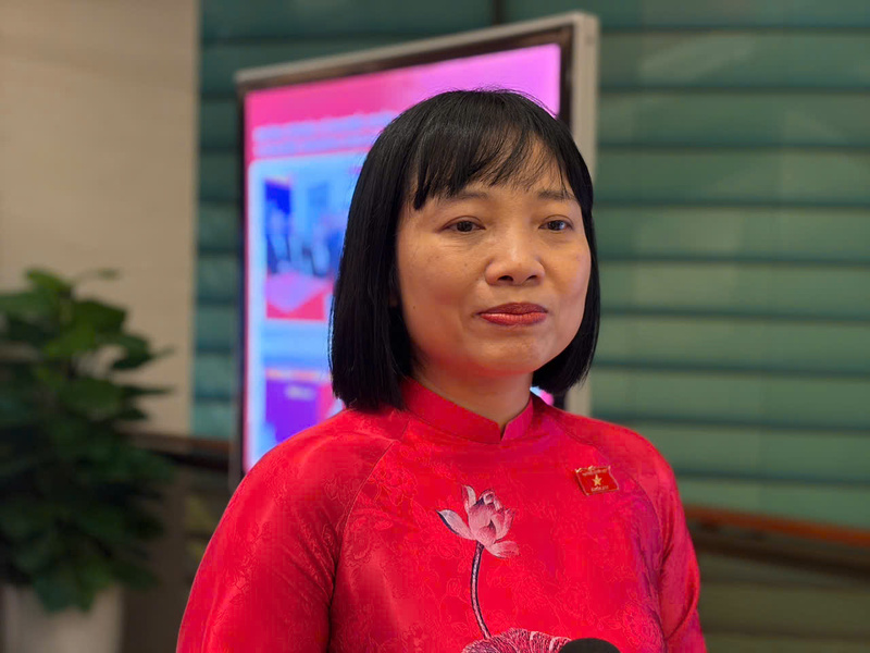 Đại biểu Quốc hội Nguyễn Thị Việt Nga (đoàn Hải Phòng) chia sẻ bên lề hành lang Quốc hội ngày 21/4.