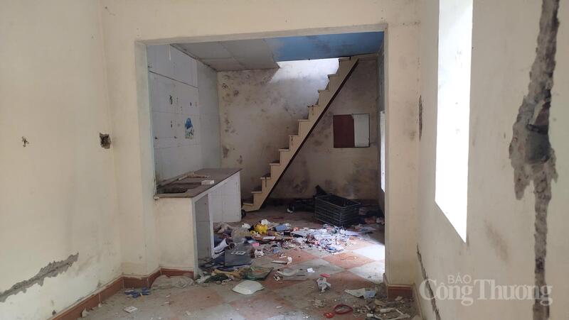 Nhiều hộ dân trong ngõ 482 phố Bạch Đằng đã chuyển đồ đạc, bàn giao mặt bằng cho nhà thầu thi công.