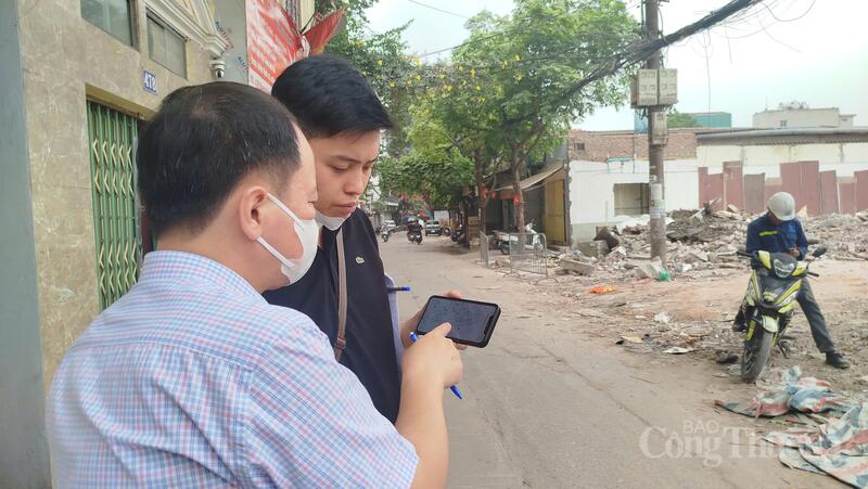 Lực lượng chức năng phường Hồng Hà tra soát lại các thông tin về dự án.