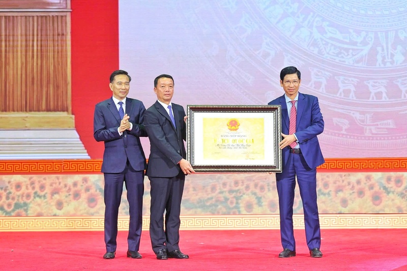 Hà Tĩnh đón Bằng công nhận Khu mộ Tổng Bí thư Hà Huy Tập là Di tích lịch sử quốc gia. Ảnh: Thành Sen