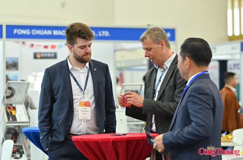 Những sản phẩm xuất hiện tại triển lãm thể hiện xu hướng nâng cao tiêu chuẩn an toàn lao động trong ngành khai khoáng, giúp các nhà đầu tư có những sự lựa chọn tốt nhất cho việc đảm bảo an toàn cho công nhân khai khoáng.